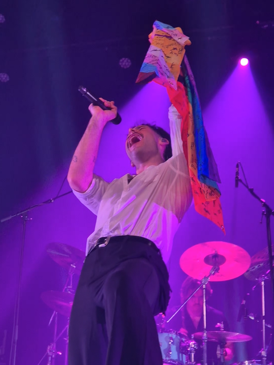 grapes belt in brussels :) #jamesmarriott #concert #fyp #grapes @James Marriott @pop girly james 