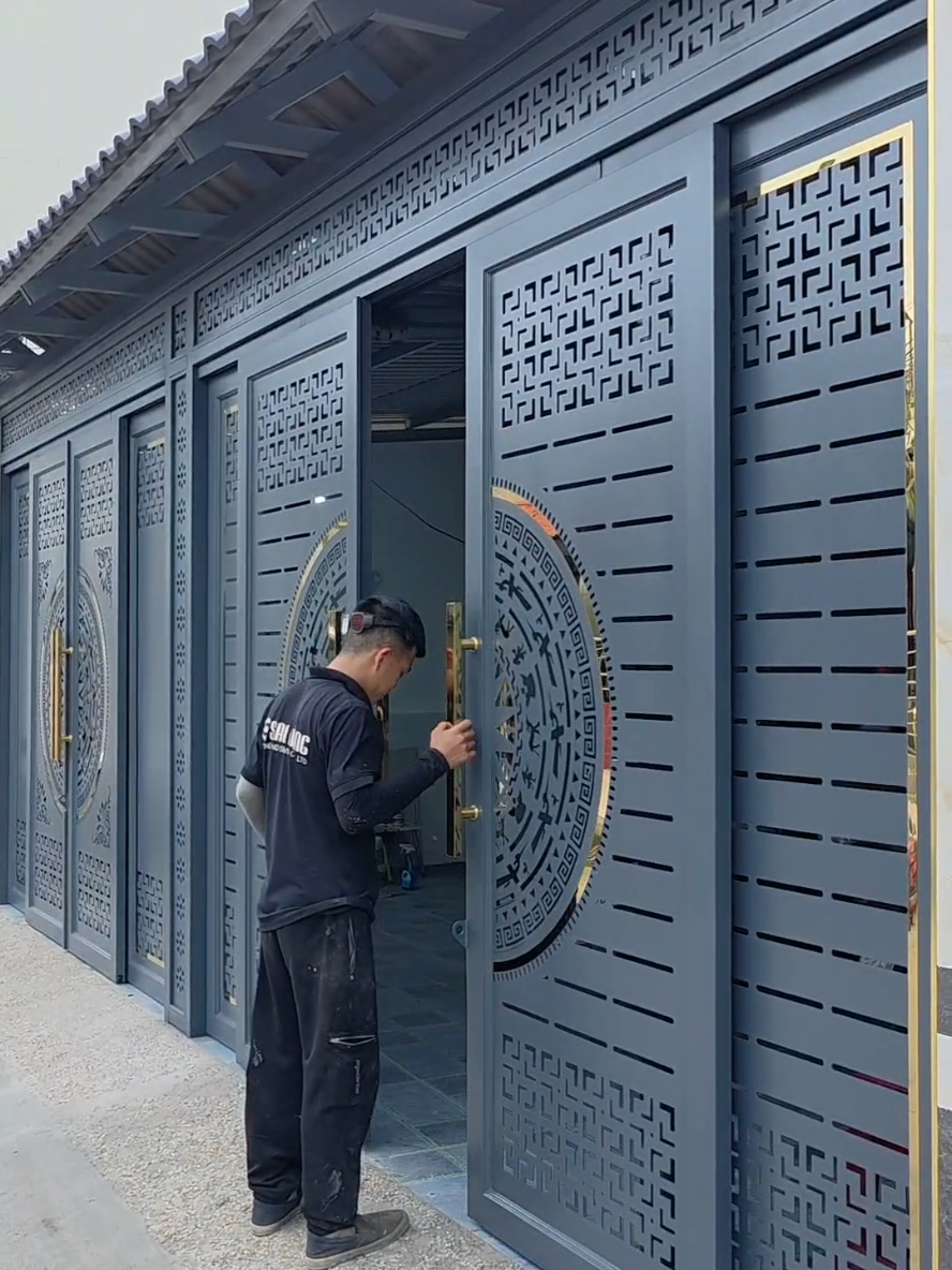 Cửa trượt quay tích hợp giảm chấn. #cokhixaydung #cualuaquay #cuatruotquay #mechanical #ironartvietnam 