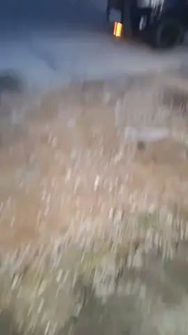 Kebakaran Mobil di Rumbai!  Minggu sore sekitar pukul 18.13 WIB, sebuah mobil milik satu keluarga asal Perawang terbakar di depan Klinik Misbah, Jalan Sembilang, Rumbai. Api diduga muncul dari bagian kap depan, tepatnya di area aki, dan langsung membesar. Beruntung seluruh penumpang berhasil keluar dari mobil.  #pekanbaru 