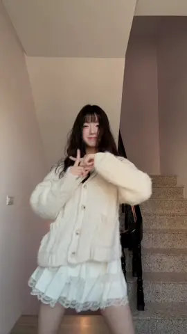 主打一個開心跳 太難了⋯ #tiktok #fyp #火影忍者  #silhoettechallenge #kanaboon @KANA-BOON 