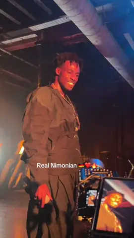 My favorite scene, Big shoutout to the foreign fan who flew from Canada to the US (for a show that didn't happen!), then to Germany, and finally to London, all to see @ARATHEJAY ! The fact that he knows every single lyric is amazing! That's dedication right there. God bless Arathejay and all the fans. 🔥 #arathejay #grenade #creatorsearchinsight #liveperformance 