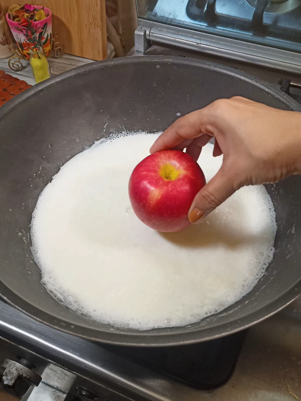 Ublay Doodh Mein Saib Daal Kar Sardiyon Ka Behtareen Tohfa Tayyar Karein #AppleMilkRecipe  #winterspecialrecipe  #sweetdish  #wintertreat  #AppleRecipe 