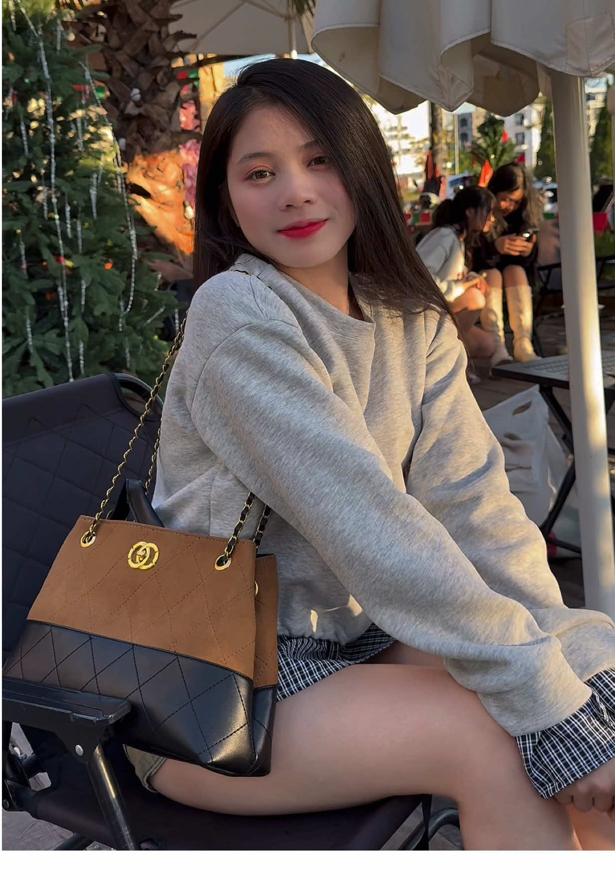 Nỉ phối kẻ tay tiểu thư