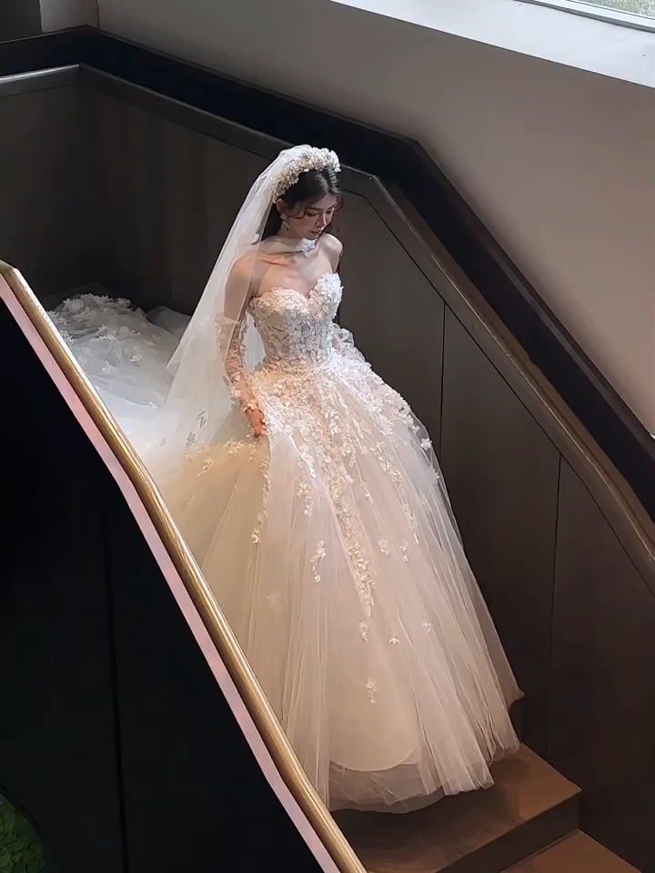 🫶🏻 La Petite Mariée – Nơi kiến tạo những chiếc váy cưới hoàn mỹ 🫶🏻 Nhận đặt may – Cover mọi mẫu – Cân chỉnh chuẩn từng số đo 📞 Hotline tư vấn & hẹn lịch thử váy: 033.911.1134 ⏰ Thời gian làm việc: 9:00 – 21:00 mỗi ngày 📱 WhatsApp: +84 339 111 134 📱 Line: Lapetitemariee10 💒 438/34 Lê Hồng Phong, P.1, Q.10, TP. HCM ✨ Tinh tế trong từng đường kim, trọn vẹn trong từng giấc mơ cô dâu. ✨#weddingdress #vayxinh #lapetitemarie #wedding #xuhuong #vaycuoi #dress