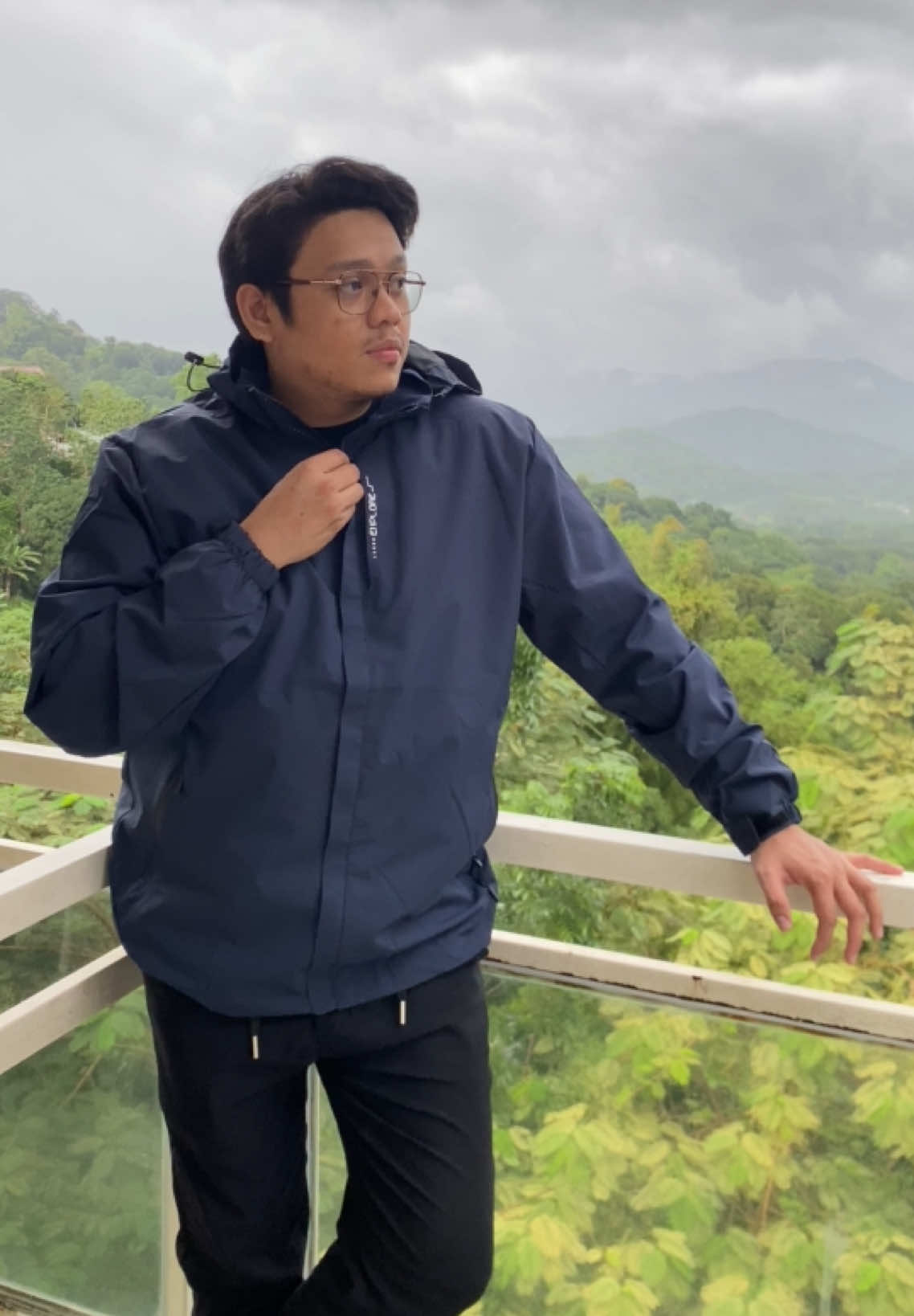 Windbreaker jacket mesh waterproof, breathable, comfortable #jacket #unisexjacket #windbreakerjacket #outdoorjacket #jacketformenandwomen 