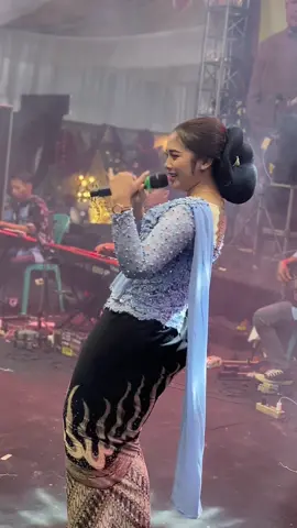 poremmm bundd🤙🏻 @Meyla_kumala #sangkaramusicofficial #orkesdangdut #dangdutkoplo #takkanpisah 