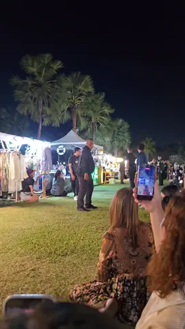 ใครจะคิดมาเดินเล่นตลาด จะเจอพระราชินี ครั้งนึงในชีวิตฉัน🙏🙏💜💜 #พระราชินีสุทิดา💜 