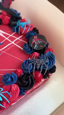 Spider-Man sheet cake🕷️🕸️ ❤️  12”x8” chocolate recipe used, filled with chocolate buttercream and vanilla buttercream decoration #spiderman #spidermancake #cake #sheetcake #cakedecorating 