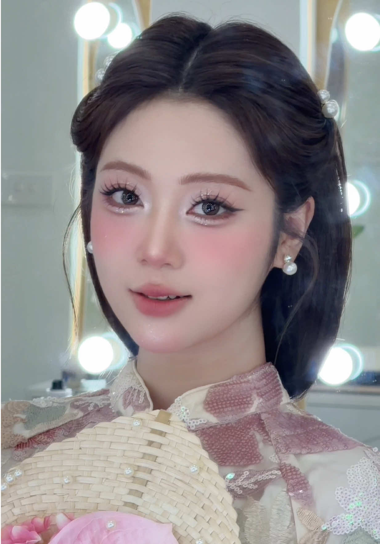 Layout áo dài được mn hỏi nhiều nhất 💓 @Chuyên viên team Huong Chanel  #makeuptutorial #makeupaodai #chupanhaodai #makeuphuongchanel #viral 