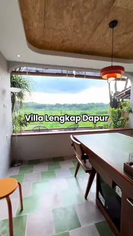 Nginep santai tapi tetap berasa seperti di rumah? Villa ini punya dapur lengkap yang bikin kamu bebas masak, nyiapin menu favorit, atau sekadar bikin kopi sambil lihat pemandangan hijau 🍃 Private, nyaman, dan semua fasilitas dibuat supaya kamu betah berlama-lama. Staycation yang pelan, tapi tetap lengkap. #sarebangunjiwo #staycationjogja #villadapur #privatevilla #villasare 