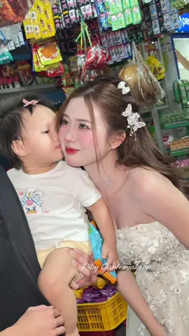 Clip dắt cô dâu đi mua đồ nhưng vibe thì như đang yêu lại từ đầu #makeupdauxinh #CoDau2025 #makeupcodaudep #ribyoanhmakeup #toccodauxinh 