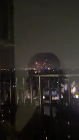 Ở ký túc xá lâu lâu được ngắm pháo hoa #xuhuong #kytucxa #luxshareictvântrung 