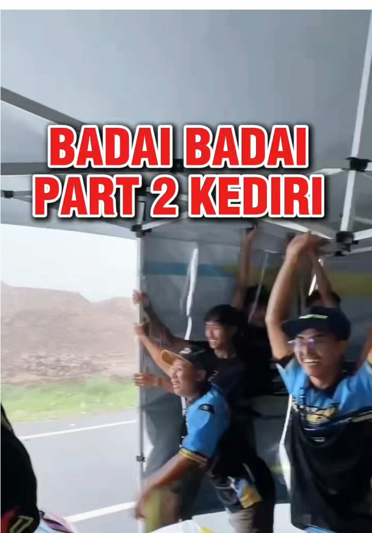 Sekali terbang positip terbang berjamaah🤭😱 #dragbike #kediri #rookie #wijayaracingkediri #pamekasannightrace #2025 #hujan #badai 