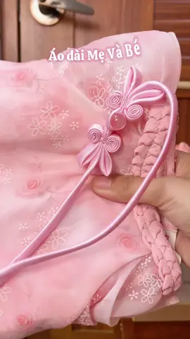 Mẫu này vải đẹp đỉnh luôn các mẹ ơiiiiu #xuhuong #xunghuongtiktok #aodai 