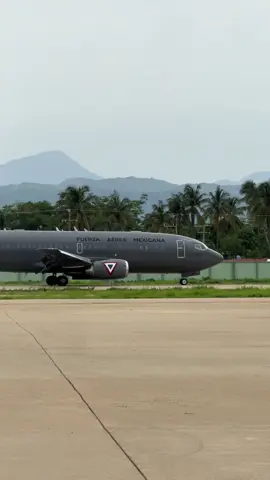 #plane #parati #paracaidistas #beachvibes #sky 