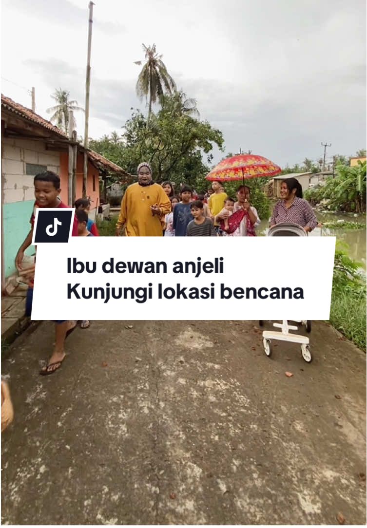 Si emak kunjungi korban bencana angin dan di kawal para bocil #reel #emakanjeli #angin 