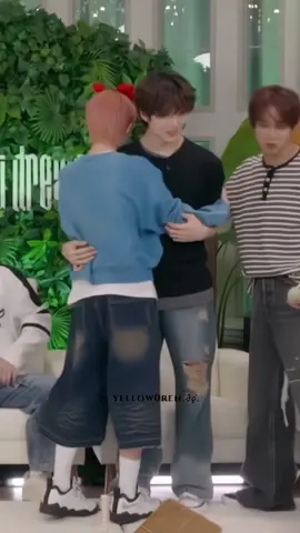 So Jisung wrote himself in what’s inside Renjun’s brain structure..😫 He knows non-jisungs aren't a priority and he knows he’s so well loved by his hyung. There’s nothing more perfect than when the ‘exception’ knows very well that it is the ‘exception’. 🥹 #sungren #jisung #renjun #nctdream #fyp 