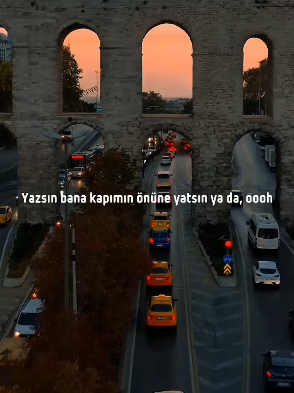 İrem Derici - Yazsın Bana(Lyrics) Yazsın bana belki dönerim...