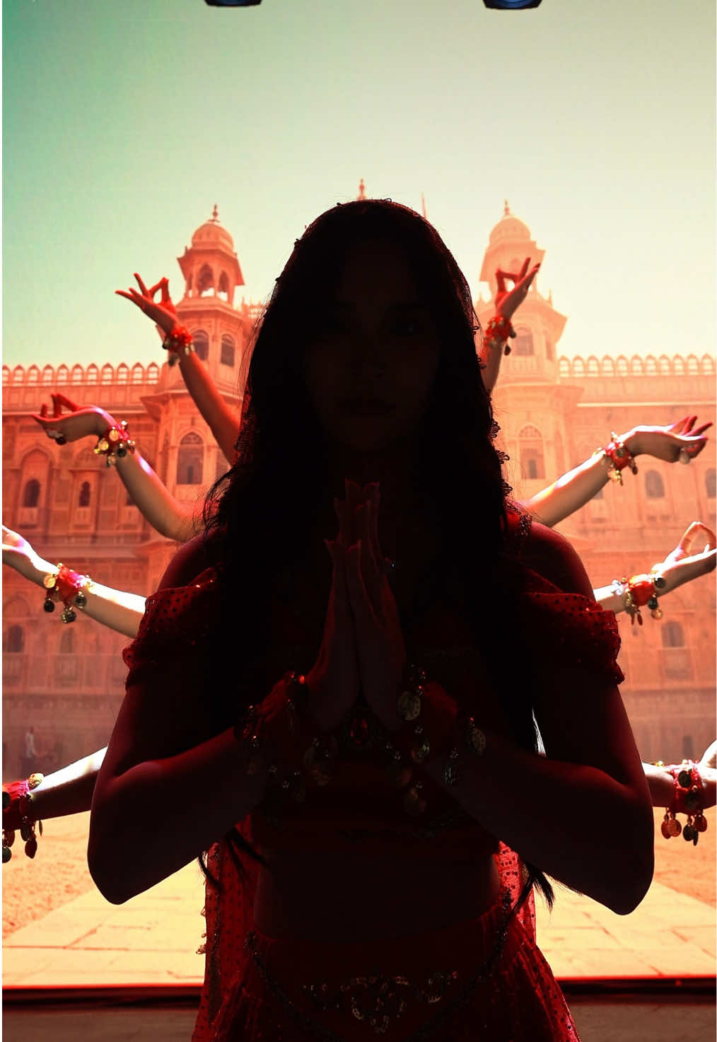 Unleash the spirit of India with 𝗔𝘂𝗿𝗮’𝘀 powerful dance performance! ✨ #aurafamily #idollive #tiktokviral #TiktokDance #India