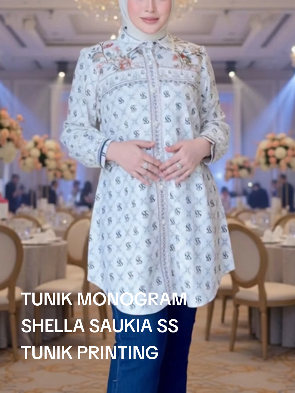 BY SHELLA SAUKIA 💞 Tunik Printing monogram putih mewah berkelas. Bahannya marbela silk UV yang halus, detail kerah mandarinnya juga bikin tampilannya rapi tanpa berkesan kaku. Cocok banget dipakai ke acara apapun atau dipadukan simpel buat daily look. #tunik #atasantunik #shellasaukia #tunikshellasaukia   #creatorsearchinsights 