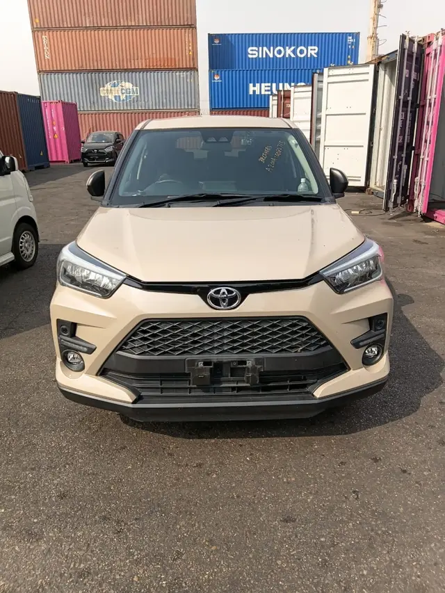 TOYOTA RAIZE, INPORT YOUR DREAM CARS WITH US  @Serene Motors japan 🇯🇵 #TOKYOLOGISTICSPAKISTAN #raize 