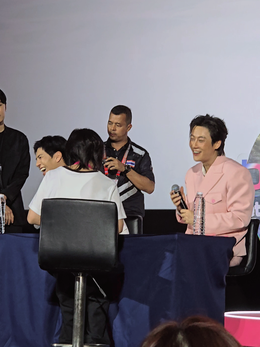 แล้วห้าขวบก็ไปเที่ยวกันเองสองค๊นนนน สุขสันต์นะ #คัลแลนพี่จอง #คัลแลน #พี่จอง #jungcullen #dermedyletsglowtogether 