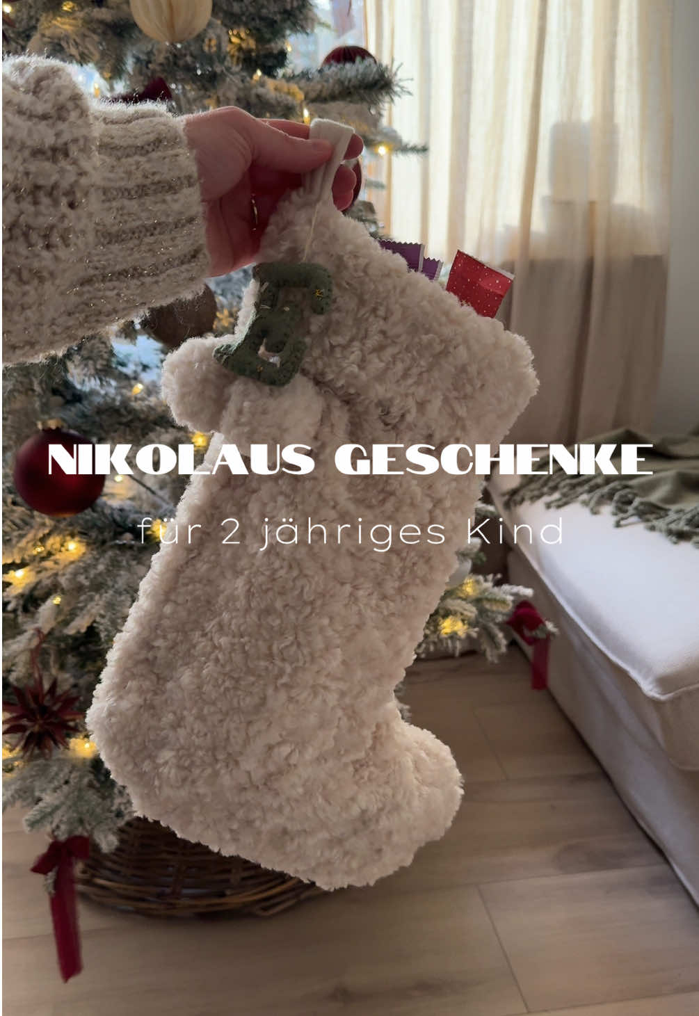 Das bekommt mein 2 jähriger Sohn zu Nikolaus geschenkt. Zudem werden noch ein paar Mandarinen in den Weihnachtsstrumpf wandern. Vielleicht dient euch das ein oder andere als Inspiration, falls ihr noch auf der Suche nach ein paar Geschenkideen für euer Kind seid ☺️  #stockingstuffer #nikolaus #mamacontent #kleinkind #christmasgiftideas 