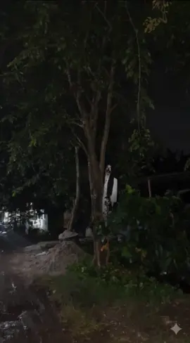 terekam lembali kuntilanak sedang ngumpet diphon lalu menghilang #fyp #kuntilanak #hantu 