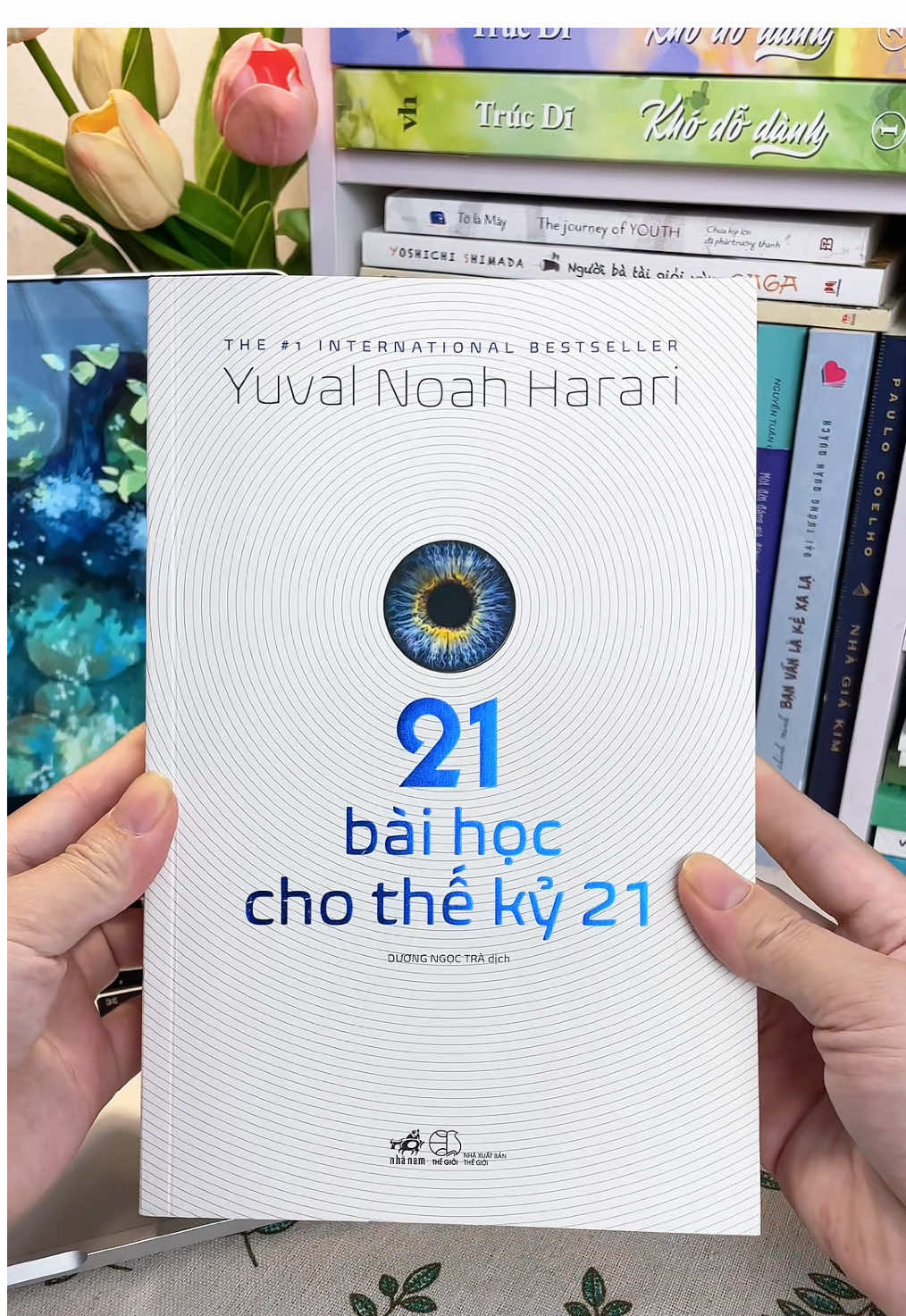 21 Bài Học Cho Thế Kỷ 21” là cuốn sách giúp bạn tỉnh táo hơn giữa một thế giới thay đổi chóng mặt. Nó không nói về tương lai xa xôi, mà nói về những điều bạn đang đối mặt mỗi ngày: công nghệ khiến bạn lo mất việc, mạng xã hội khiến bạn hoang mang, tin giả khiến bạn mất phương hướng, và áp lực cuộc sống khiến bạn chẳng biết mình phải tin vào điều gì nữa. #tiemsachnho #BookTok #LearnOnTikTok #sachhay #21baihocchotheky21  