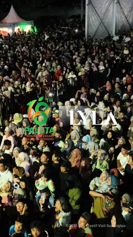 Siapa nih tadi malam yang nonton langsung perform dari @lylaindonesia Pecah Banget Malming semalam di acara malam puncak perayaan hut paluta ke 18 tahun, Rame poll.. Kalian cek dulu manatau ada diri kalian atau kawan kalian dalam video ini😎 Editor & Pilot Drone : @johansiregarr_ @dronepaluta  ______________________________________________ Info iklan/kerjasama/Kirim Info : >DM / visitgunungtua@gmail.com - Tag : @visit.gunungtua Hashtag : #visitgunungtua  - #padanglawasutara #gunungtua              