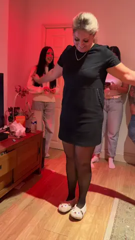 🌟 „Μπορεί να είμαι μακριά… αλλά η ψυχή μου χορεύει ζεϊμπέκικο για σένα, Ελλάδα.“ 🇬🇷💙✨Μου #grecce🇬🇷 #ζεϊμπέκικο #Ελλάδα #myhome #foouryoupage 