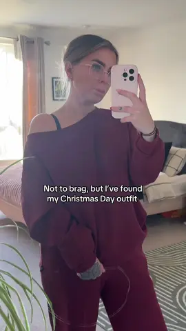 This set from @Katch Me UK is going to be Xmas day outfit!! I’m loving burgundy lately 😍 #katchmeloungeset #christmasdayoutfits #xmas #loungeset #blackfridaydeals 