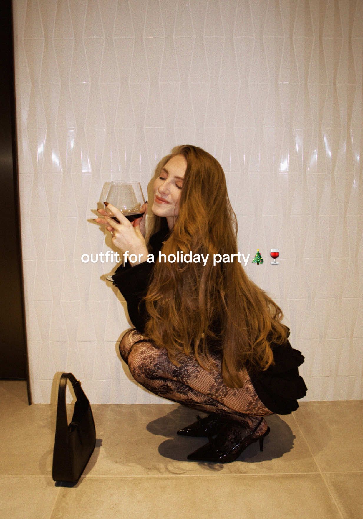 I fear lace tights are my new personality 🎄🍷 #OOTD #lacetights 