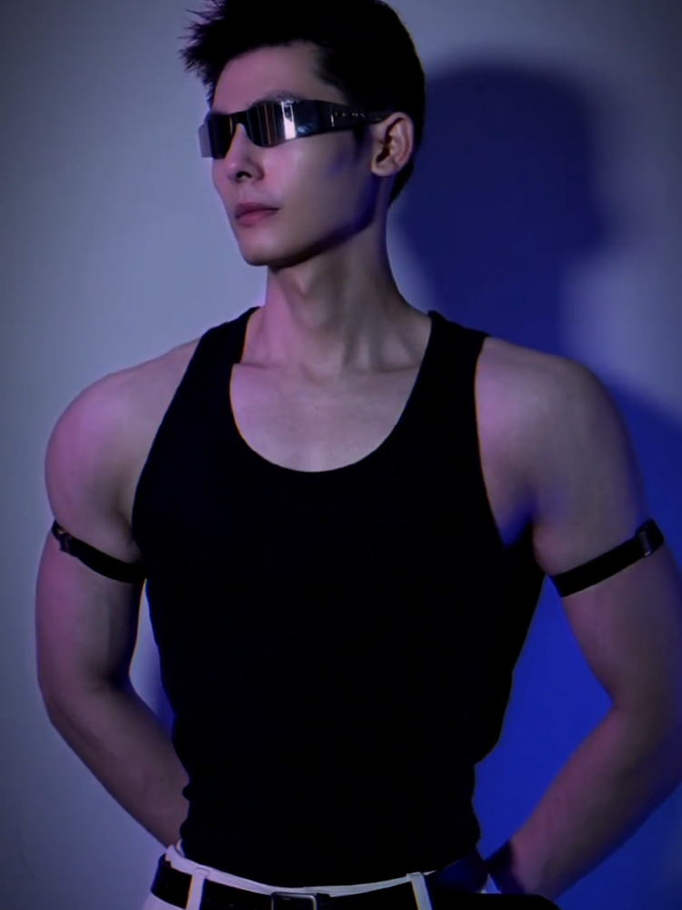 白天认真搞科研，晚上努力搞身体！ #反差 #科研狗的日常 #主打一个反差 #薄肌 #薄肌男孩 