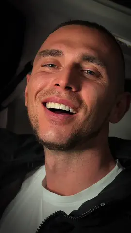 Пити з нею вино 🍷……………