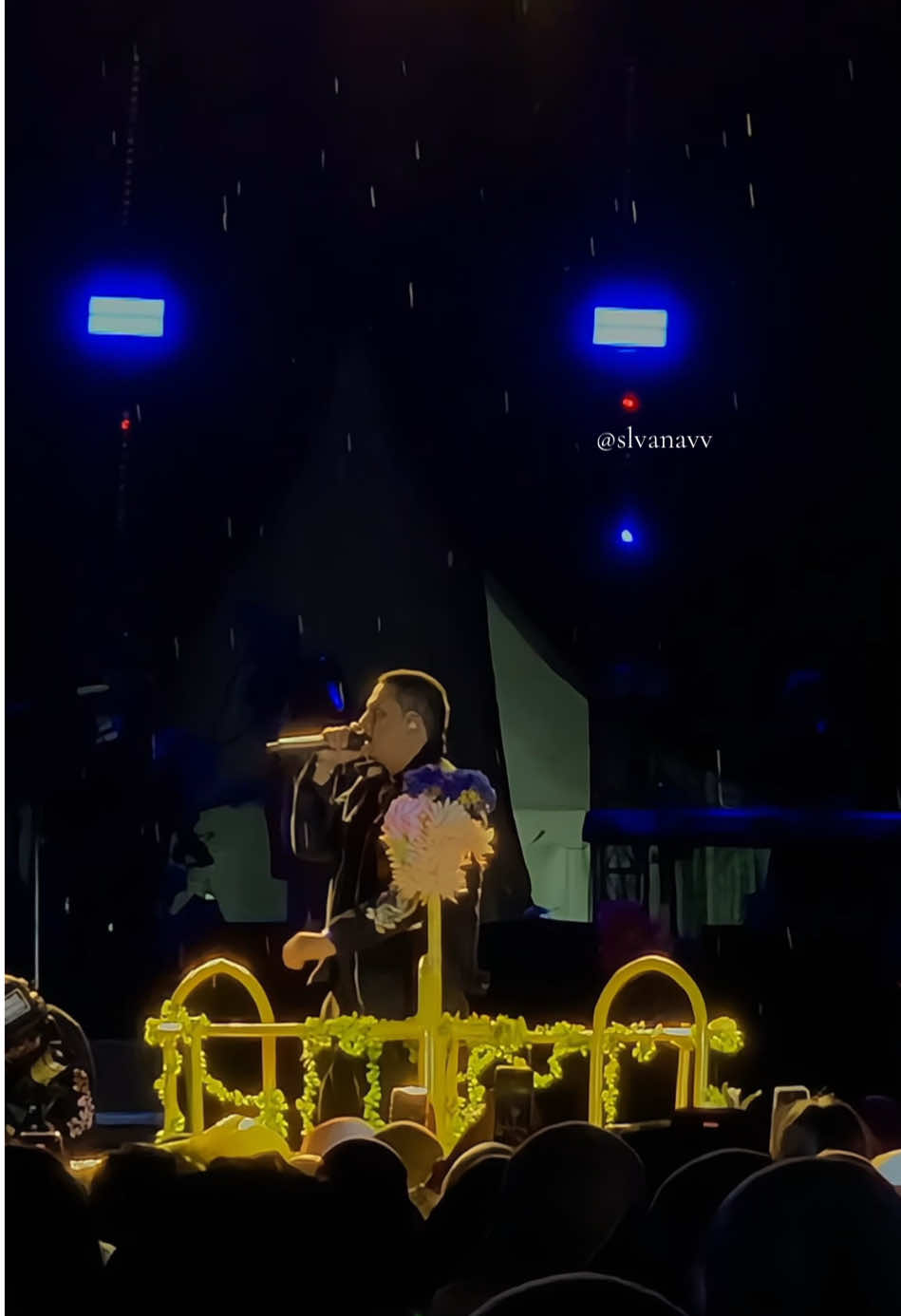 Baguss bgtt konsep konsernyaa 🥹💗 Thanks to @VAGANZIE Bahagiaa selalu para panitia 💗 @Sal priadi  #salpriadi #mencintaimu #konserlampung #commvaganza #konsersalpriadi 