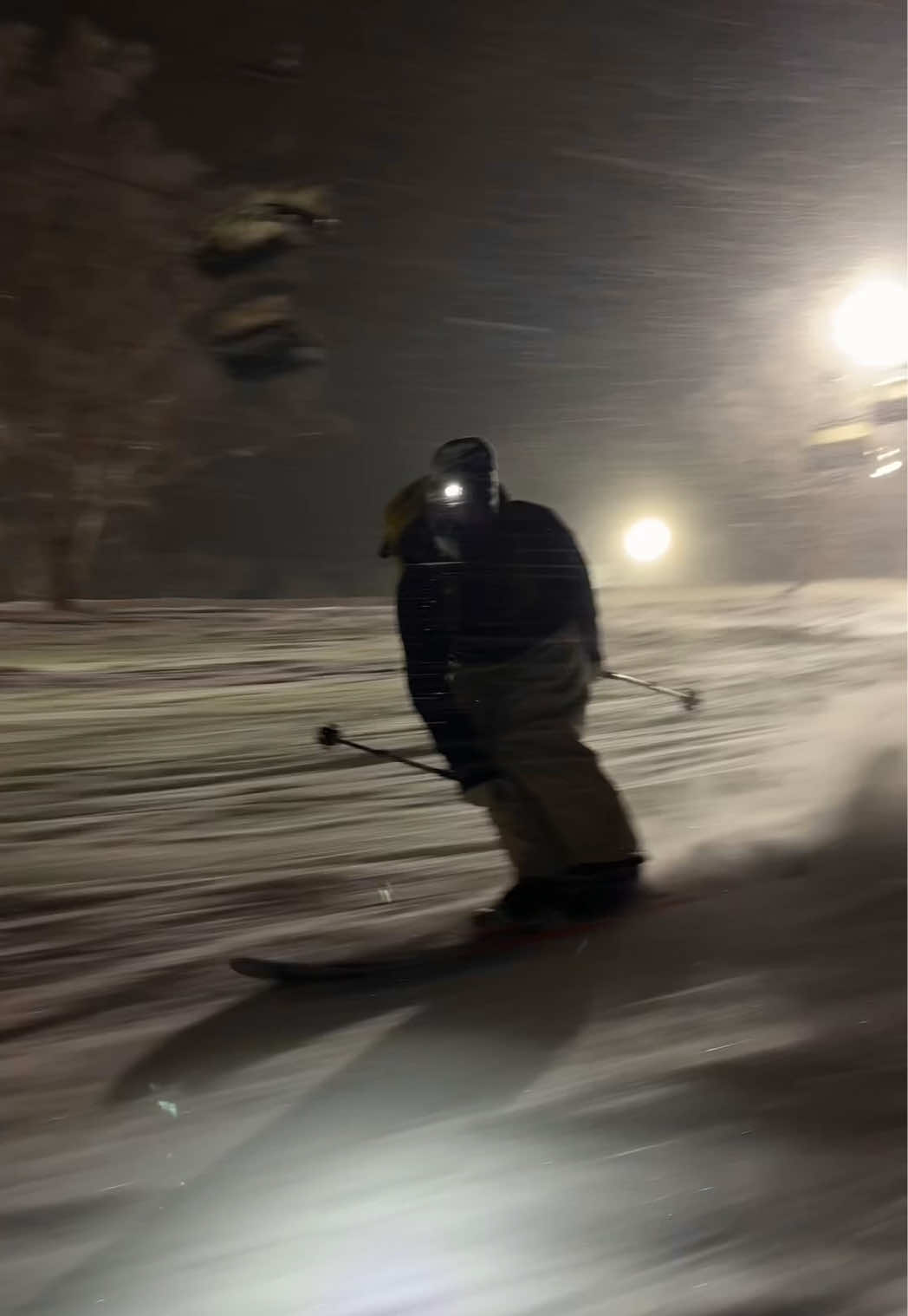<<night skiing in Japan #ski #skiing #skitok #japan #fyp 