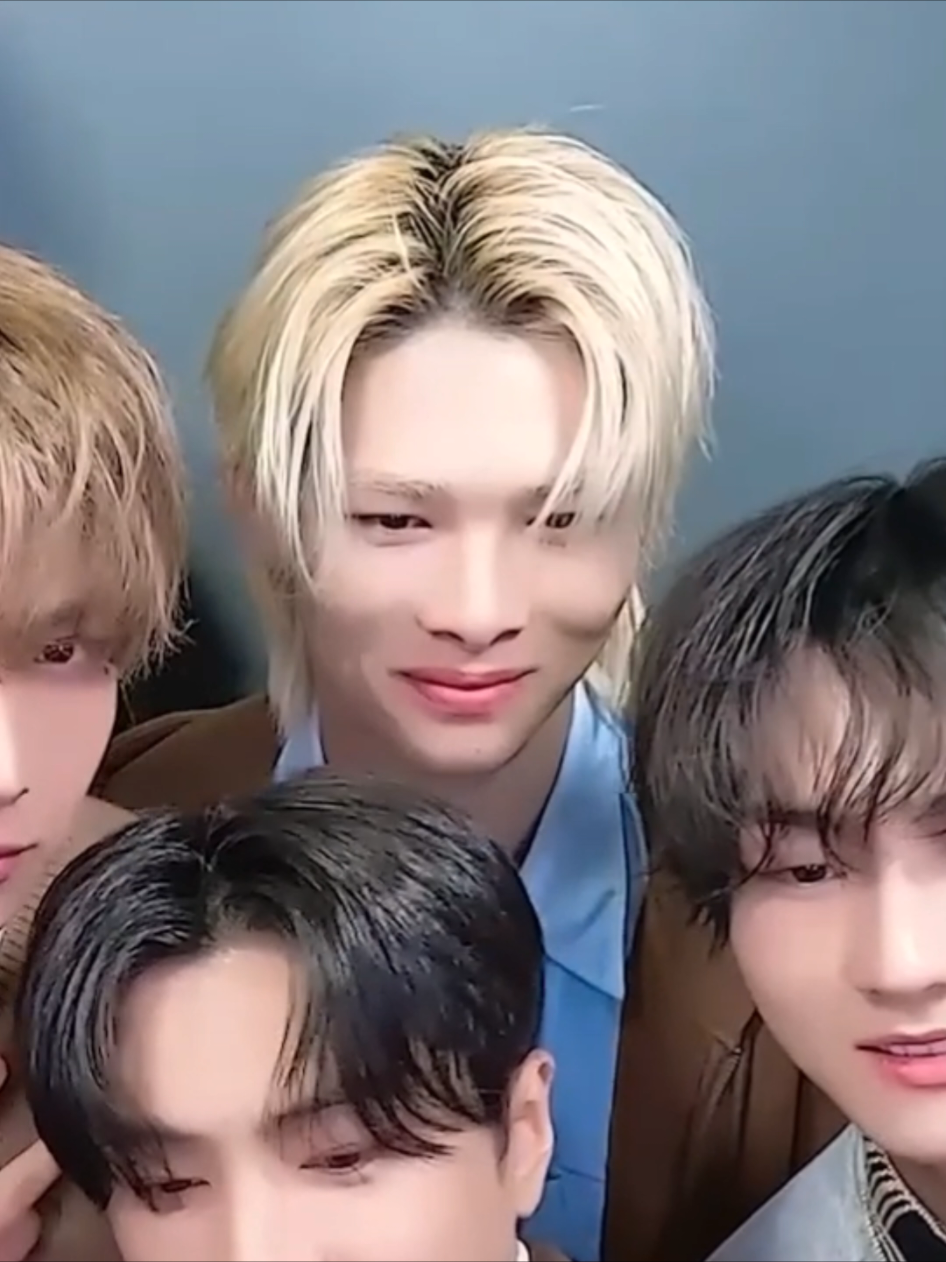 salfok riki senyumnya lebar bgt🤗 #ni_ki 