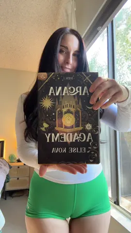 OOTD + special edition book of the day 📚📗📘📙📕 nikepro 