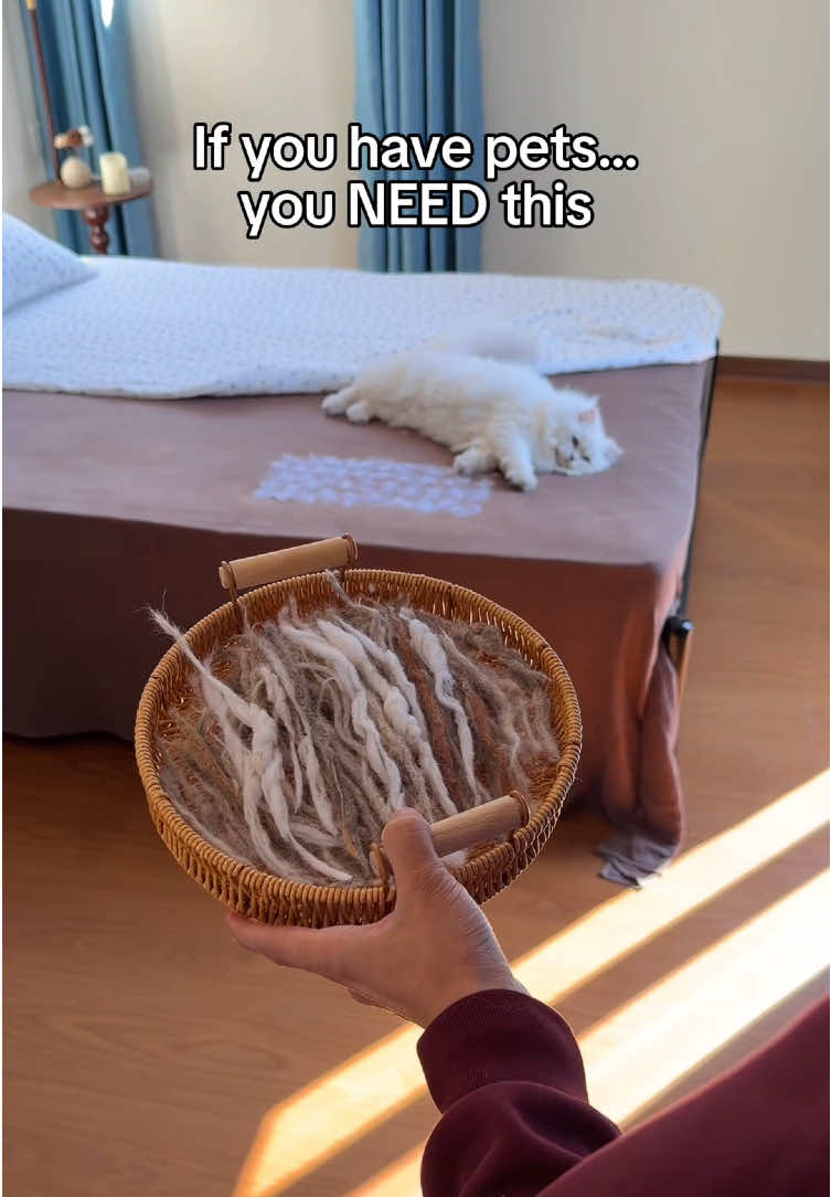 Say goodbye to pet hair with this removal tool! 👋#tiktokshopblackfriday #tiktokmademebuyit #tiktokshop #pethairremoval 
