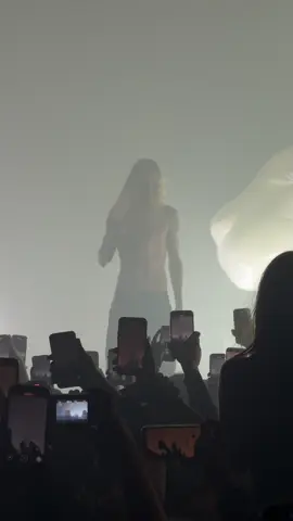 2hollis talking with the fans and sing jeans with one of them at Manchester  @2hollis  #2hollisconcert #2hollis #jeans2hollis #jeans #manchester 