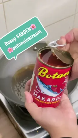 🌸Ide Masak Sarden yang gak ngebosenin🌸 cara buatnya simpel banget cuman butuh 4 bahan aja - Sarden  - Cabe merah keriting - ⁠bawang merah & putih - ⁠penyedap rasa (garam&micin)  Cara masak : 1. Pisahkan bumbu dan ikan sarden 2. ⁠goreng sebentar ikan sarden (hati-hati meletup2)  3. ⁠tiriskan sarden lalu goreng bawang merah iris & bawang putih halus ke minyak bekas goreng ikan sampai layu 4. ⁠masukan cabe merah keriting yg sudah di haluskan 5. ⁠masukan bumbu sarden masak sampai sedikit berubah warna 6. ⁠tambahkan garam & micin, aduk sampai rata 7. ⁠masukan ikan sarden yg digoreng tadi, aduk sebentar sampai cabe meresap ke ikan Selesai… #sarden #masaksarden #masakansimple #sardenkaleng #sardenbalado 