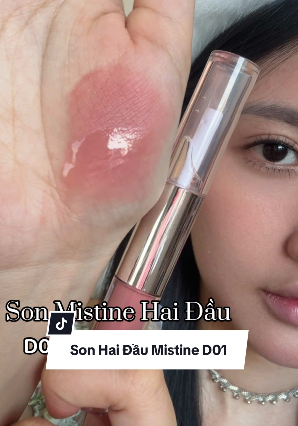Bà nào môi thâm, môi nhiều khuyết điểm, thích makeup tone nude nhẹ nhàng thì tham khảo màu D01 nha, bảng màu còn rất nhiều màu xinhh #mistine #sonhaidau #sonhaidaumistine #sonbong #reviewson