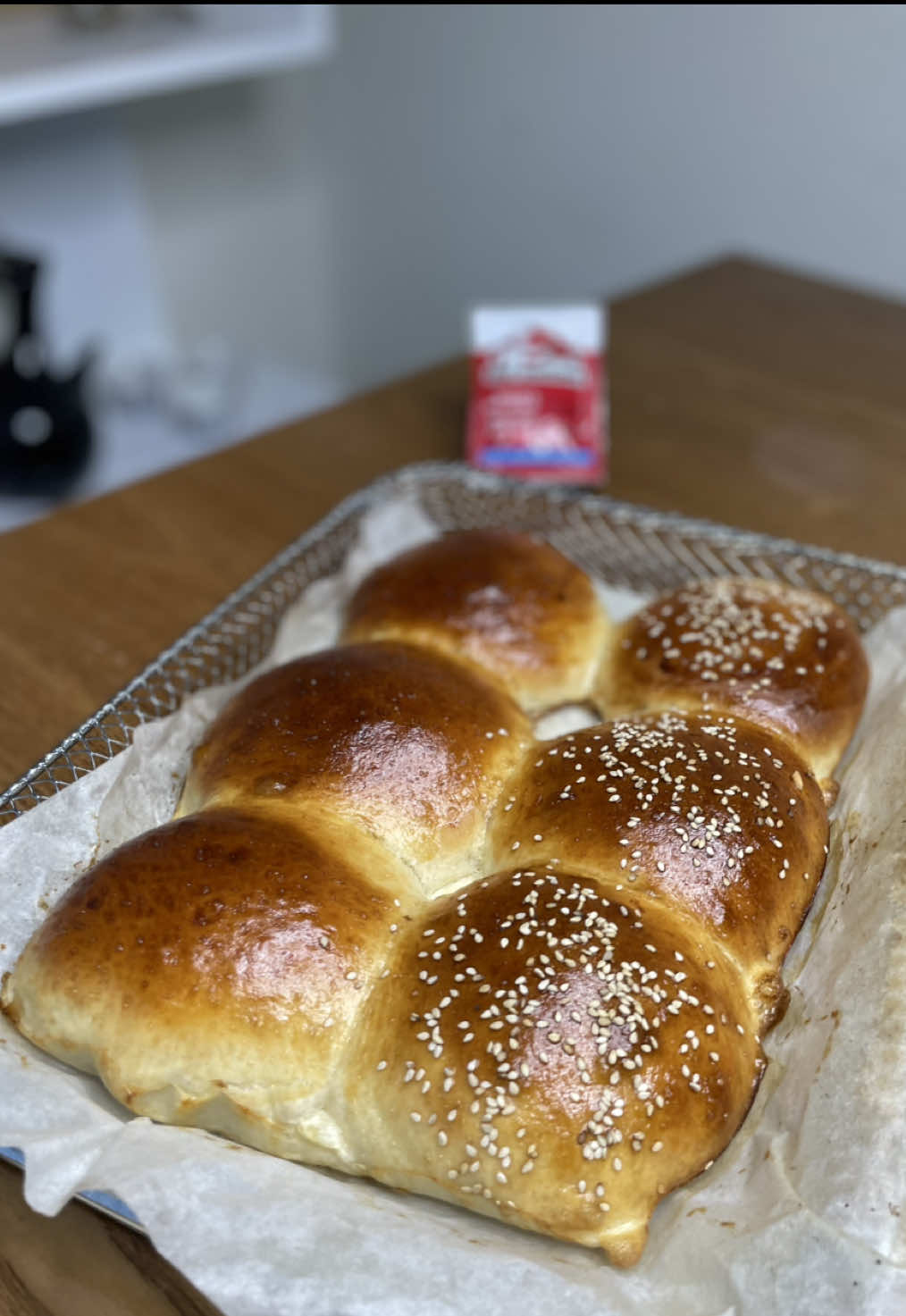 የበርገር ዳቦ ከምትገዙ በቀላሉ መስራት ትችላላቹ You can make burger bun easily at home rather than buying  #foodcase #burger #bun #ዳቦ  #capcut 