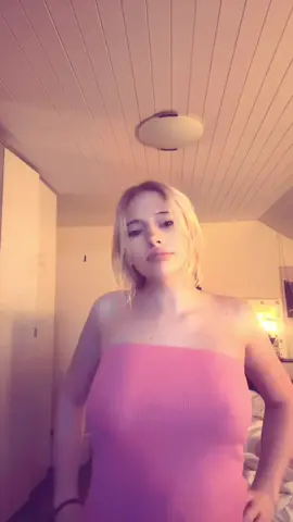 hello #over18dontbanme #fakebodyy⚠️ 