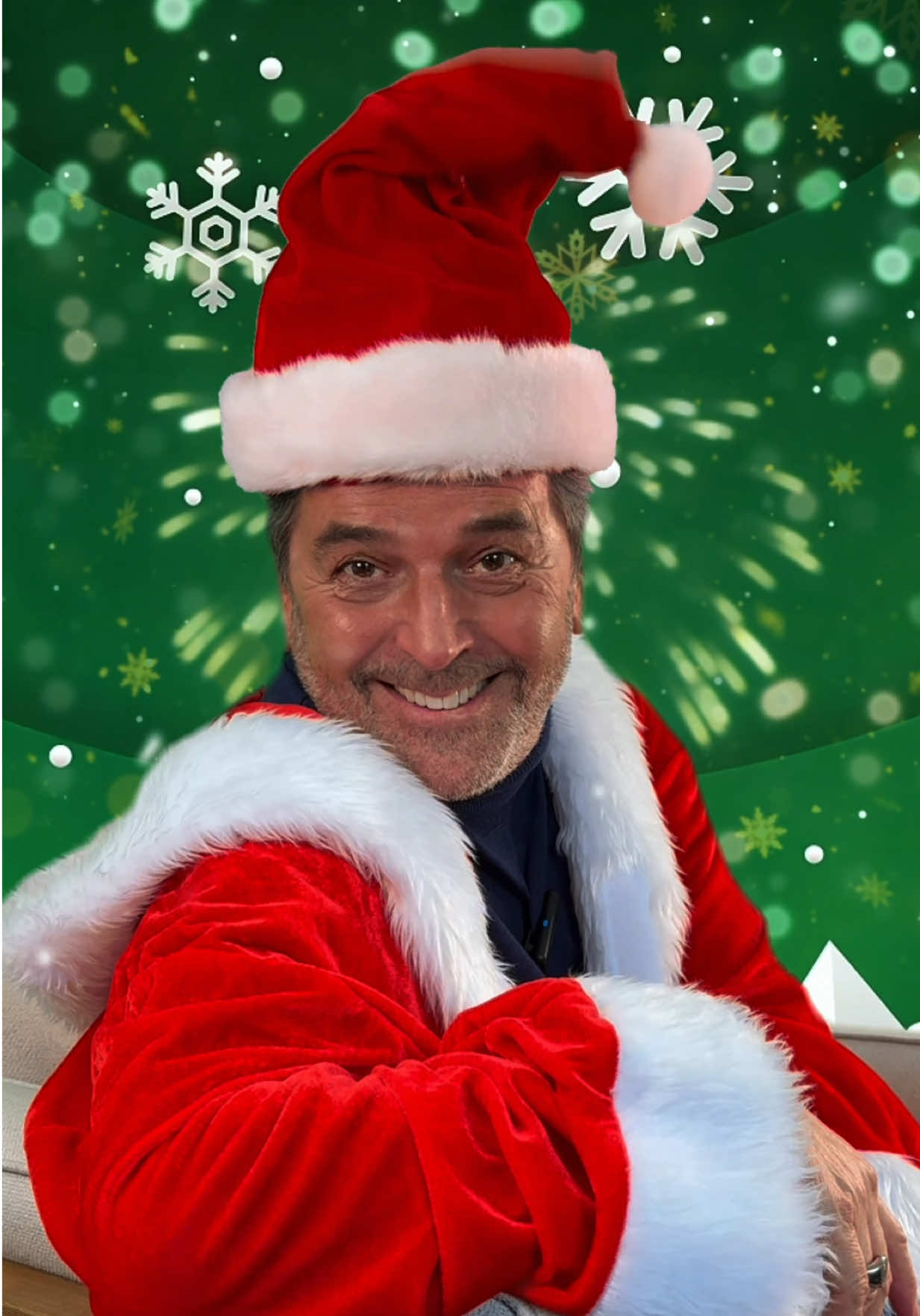 ✨ Unglaublich, aber es ist wieder soweit… die Weihnachtszeit steht vor der Tür. Und wie jedes Jahr fragen wir uns: Womit mache ich meinen Liebsten wirklich eine Freude? Vielleicht ist die Antwort ganz einfach: Zeit miteinander. Gemeinsame Erlebnisse. Musik, die verbindet. Wenn ihr also etwas verschenken möchtet, das bleibt, das berührt und das echte Erinnerungen schafft — dann überrascht eure Familie und Freunde mit Tickets für meine Thomas Anders sings Modern Talking Tour 2026. Ich kann es kaum erwarten, euch im nächsten Jahr zu sehen und diese besonderen Momente mit euch zu teilen. 🎟️ Tickets: https://tinyurl.com/TATour2026 Frohe Weihnachtszeit euch allen! 🎄✨ ⸻——— ✨ Hard to believe, but here we are again… the Christmas season is back. And just like every year, the big question appears: What’s the perfect gift? Maybe it doesn’t have to be complicated. Maybe the best gift is simply time together. Shared moments. Music that brings people closer. If you want to give something meaningful — something that creates memories — surprise your loved ones with tickets to my Thomas Anders sings Modern Talking Tour 2026. I can’t wait to see you next year and share these moments with you. 🎟️ Tickets: https://tinyurl.com/TATour2026 Wishing you all a wonderful holiday season! 🎄✨ —————— #ThomasAnders #ModernTalking #ThomasAndersSingsModernTalking #Tour2026 #Weihnachten      @Christian Geller Official  @_deranton_ 