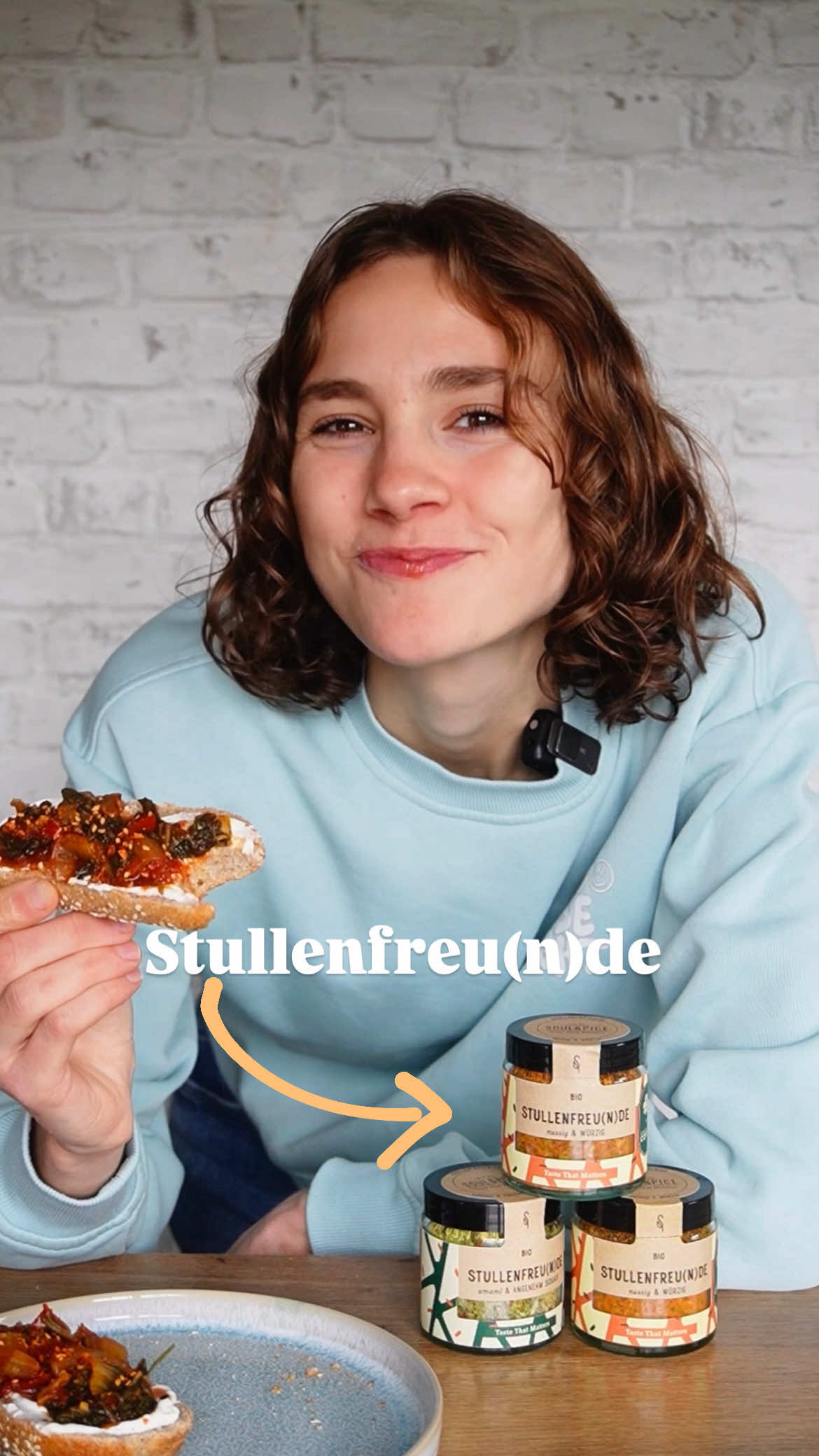 Stulle ist langweilig?! 🥱 (Werbung) SO NICHT MEHR! @sebastiancopien und ich haben gemeinsam mit @soulspice.tastethatmatters die Stullenfreu(n)de entwickelt:  🌱 meine Version: nussig und würzig mit dem perfekten Crunch vom Sesam 🌱 Sebastians Version: umami und angenehm scharf mit der Tiefe von Knoblauch und Röstzwiebeln Klickt auf den Link in der Bio oder besucht Soul-spice.com und probiert beide!🤗 - Sandwiches are boring?! 🥱 (Ad) NOT ANYMORE! @sebastiancopien and I have developed Stullenfreu(n)de together with @soulspice.tastethatmatters: 🌱 My version: nutty and savory with the perfect crunch from sesame 🌱 Sebastian’s version: umami and pleasantly spicy, with depth from garlic and fried onions Click the link in the bio or visit Soul-spice.com and try them both! 🤗
