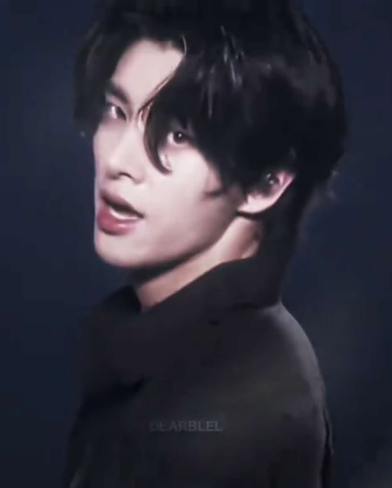 he needs to make this trend asap🙏🏻 | ib: @𝒉𝒐𝒐𝒏𝒚 ⏾ | link in bio! #booapp #jake #enhypen #jakeedit #enhypenedit 