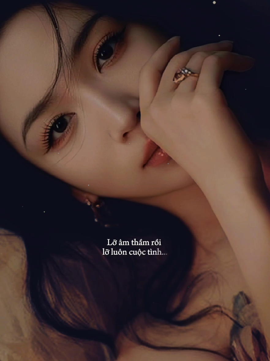 Đời em vương chữ Lỡ... [ Giờ Em Khóc Nước Mắt Ai Lau ] #gioemkhocnuocmatailau  #nhacbuontamtrang  #tramcamxuc💔  #maucapcut  #gocphoamnhac1991 