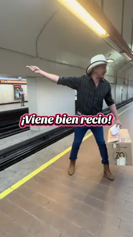 El Jelipe conociendo el #metrocdmx #cdmx #norteñoencdmx 